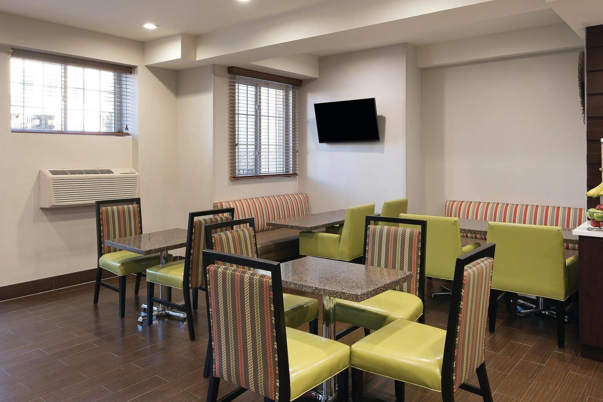 La Quinta By Wyndham Brooklyn East Hotel New York Bagian luar foto