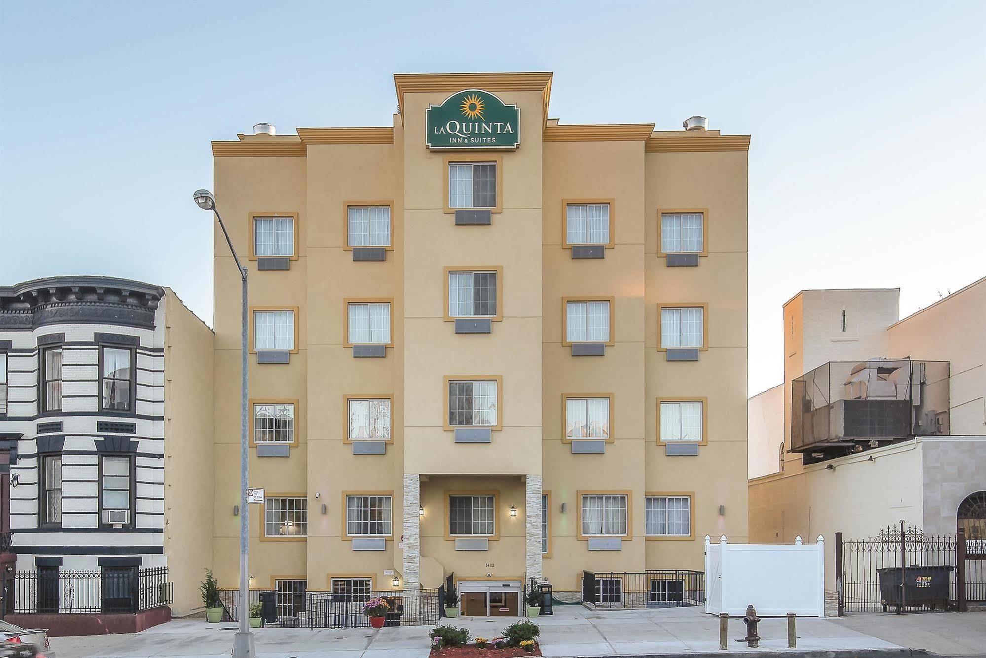 La Quinta By Wyndham Brooklyn East Hotel New York Bagian luar foto