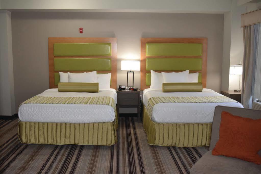 La Quinta By Wyndham Brooklyn East Hotel New York Bagian luar foto