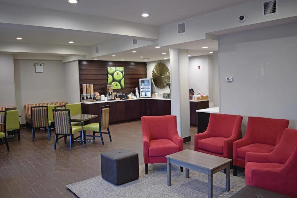 La Quinta By Wyndham Brooklyn East Hotel New York Bagian luar foto